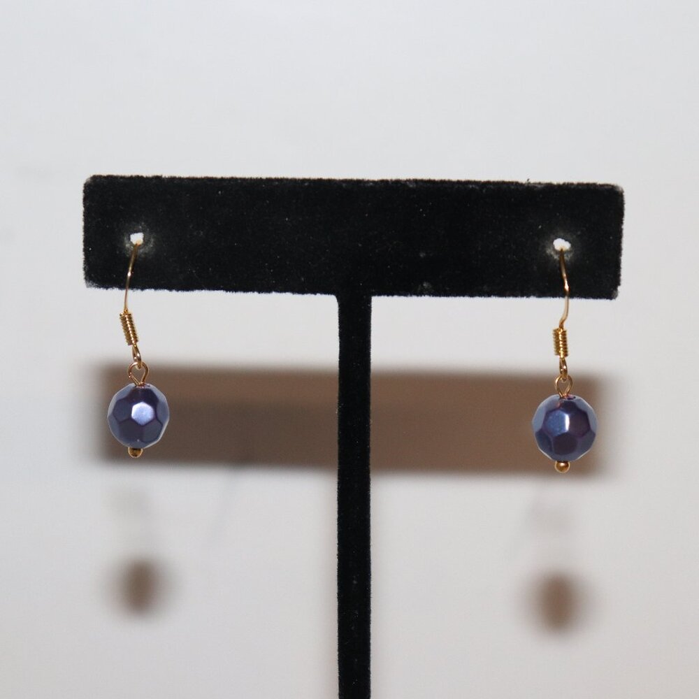 Beautiful NWOT gold and blue dangle bead charm hook earrings 1"